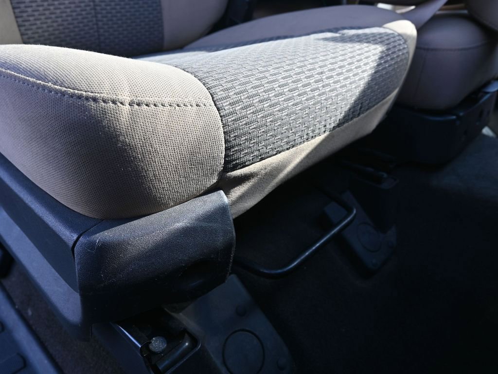 Used 2016 Ford F550 2WD Regular Cab Super Duty w/ XLT Interior Package image 32