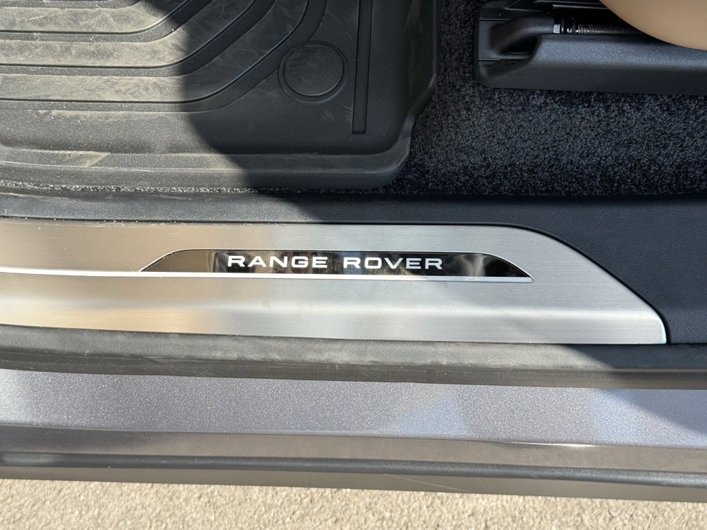 New 2025 Land Rover Range Rover SE image 14