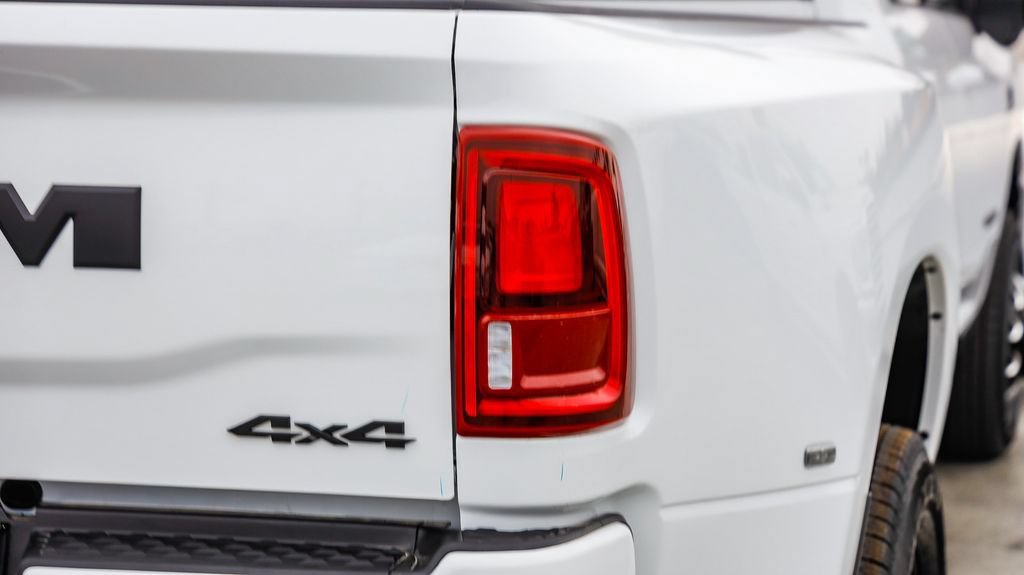 New 2026 RAM 3500 Laramie AWD/4WD image 10