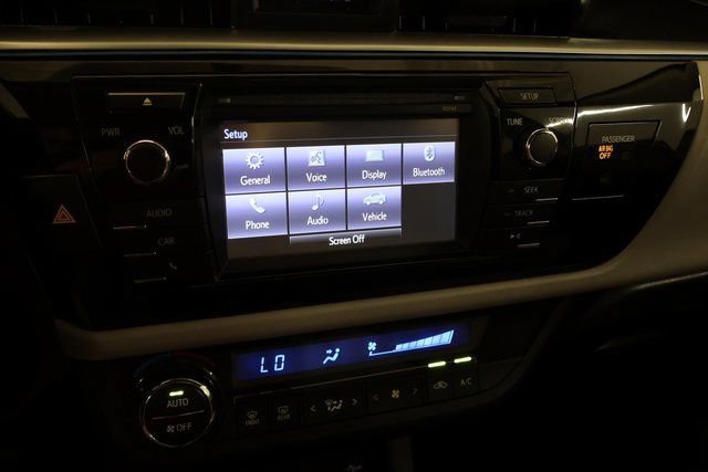 Used 2015 Toyota Corolla LE FWD image 19
