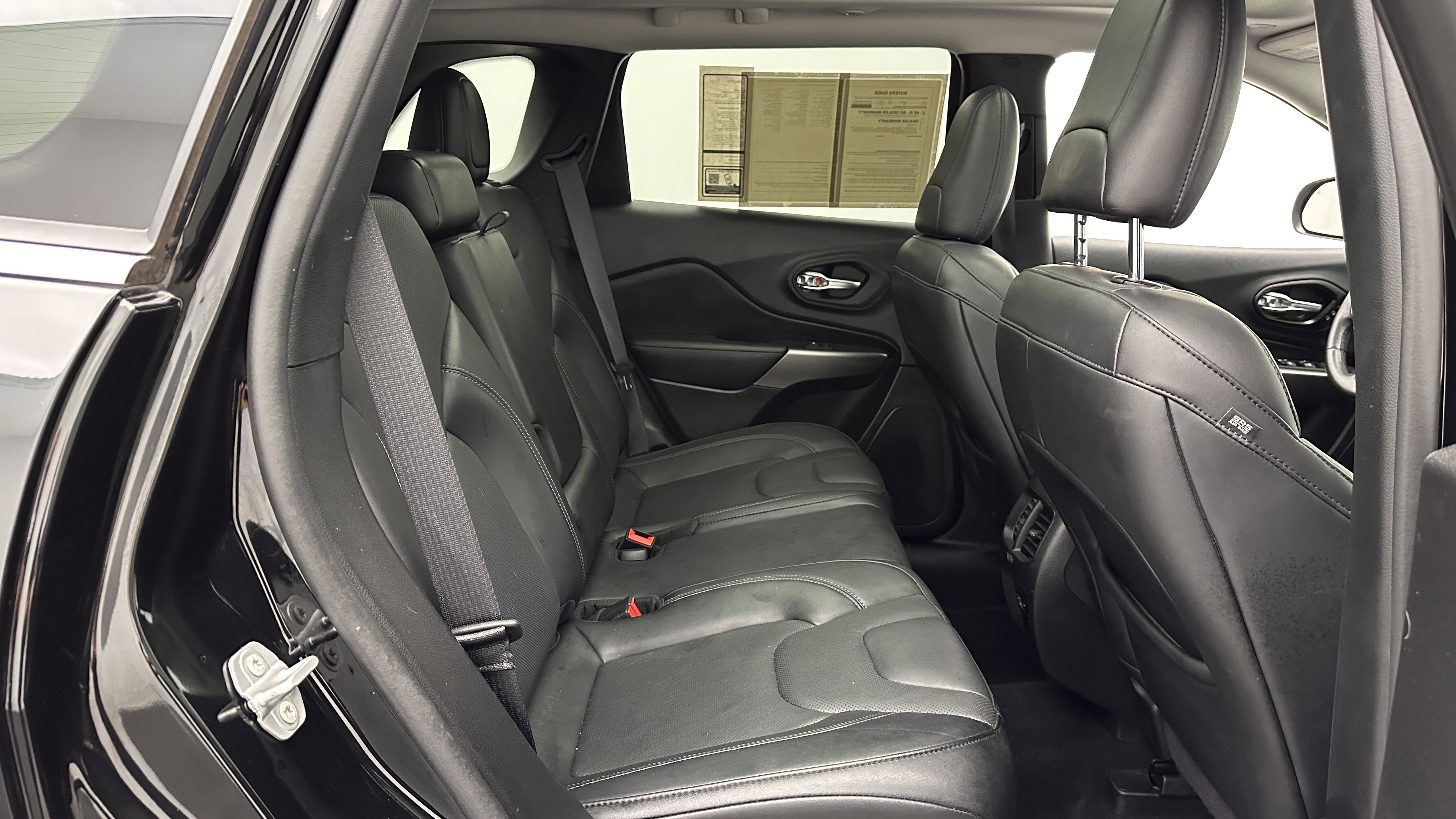 Used 2021 Jeep Cherokee Limited FWD image 34