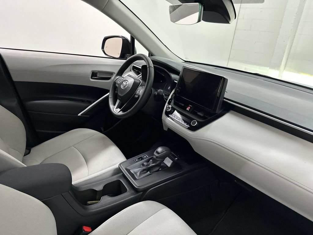 Used 2026 Toyota Corolla Cross LE FWD image 55