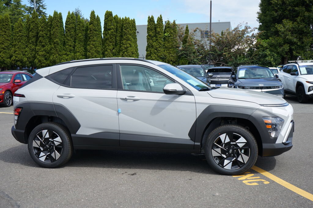 Certified 2025 Hyundai Kona SEL AWD/4WD image 4