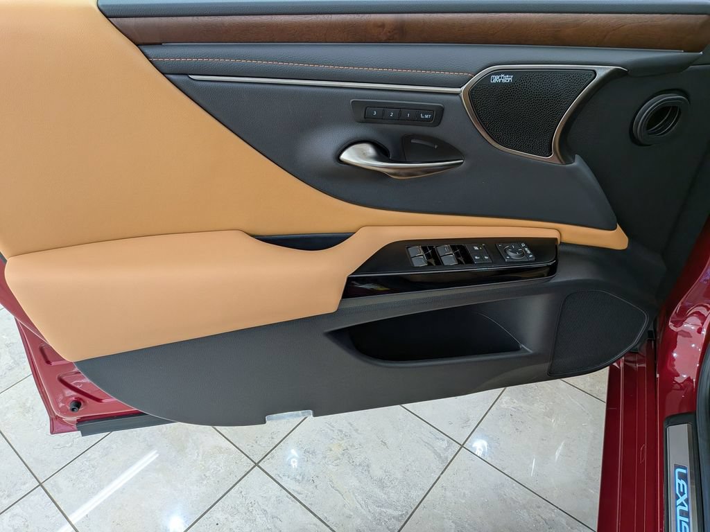 Certified 2025 Lexus ES 350 w/ Accessory Package (Z2) FWD image 16