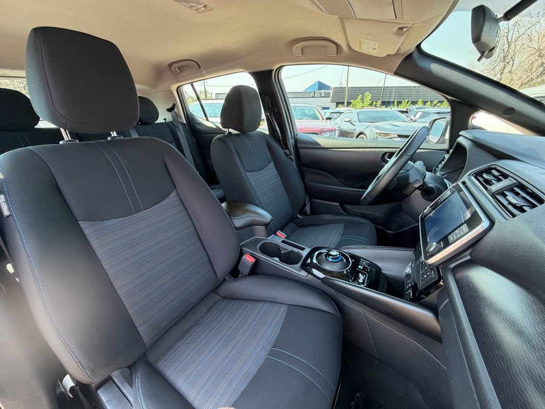 Used 2022 Nissan Leaf SV FWD image 26