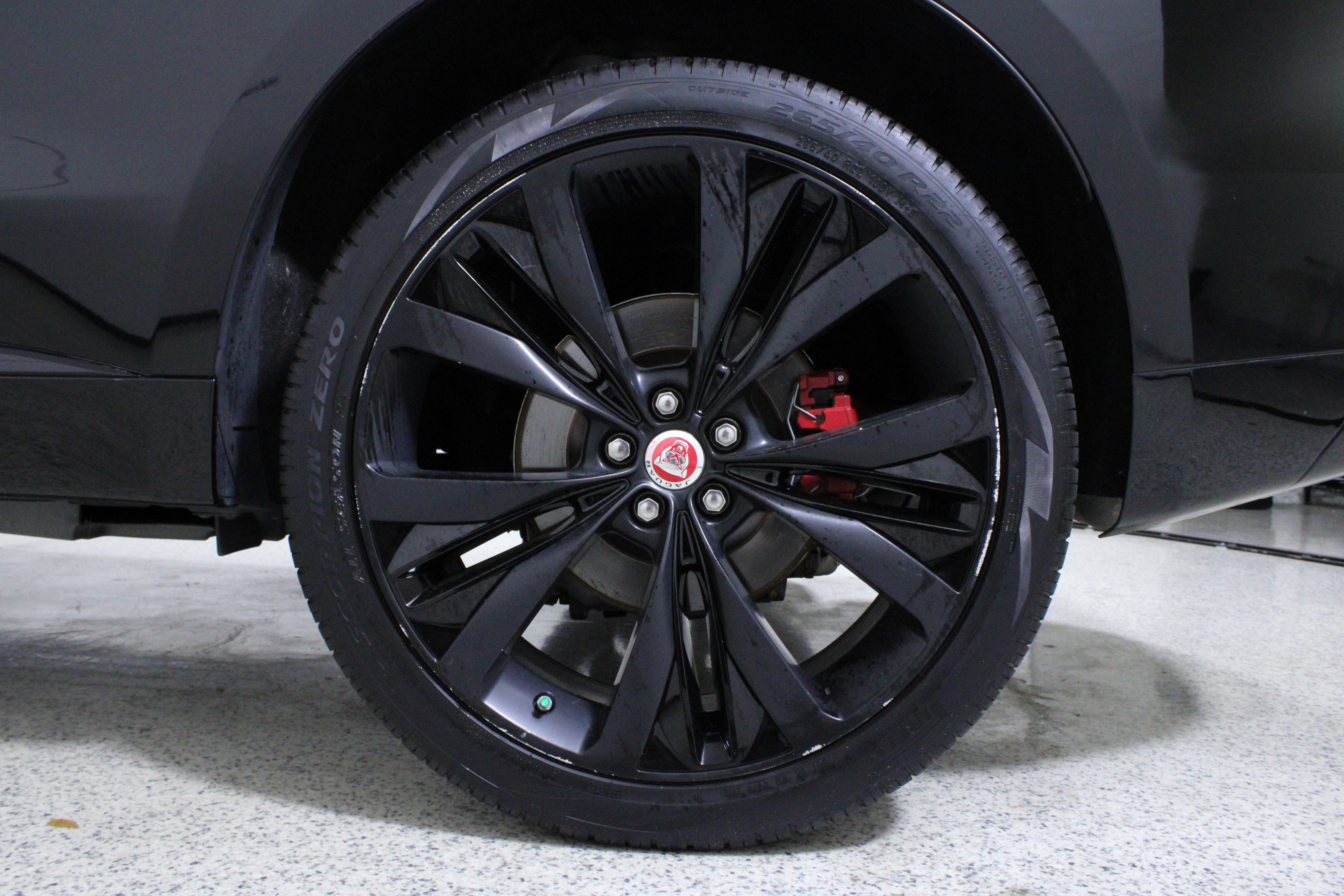 Used 2018 Jaguar F-PACE S image 8