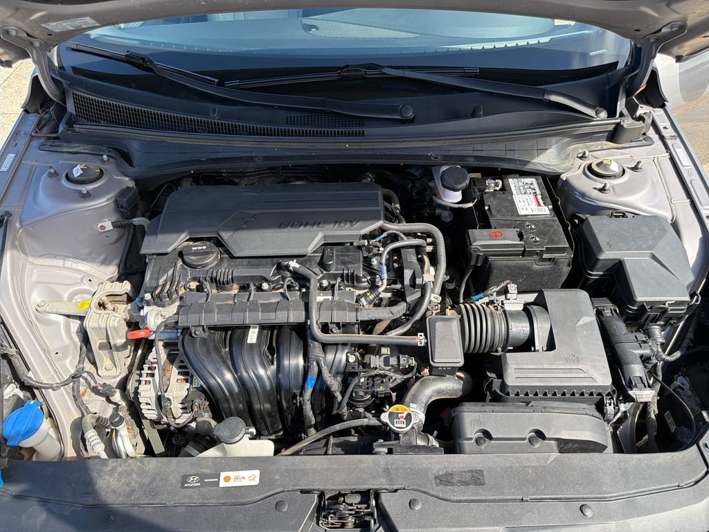 Used 2023 Hyundai Elantra Limited w/ Preferred Accessory Package FWD image 26