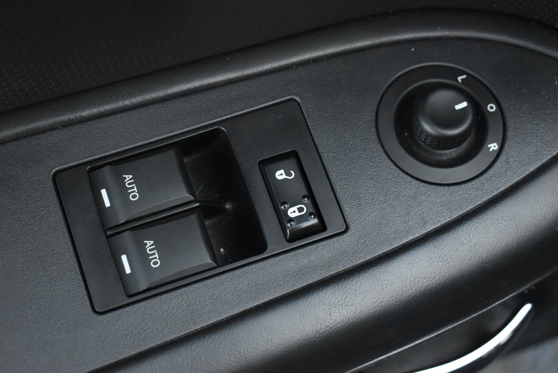 Used 2013 Dodge Challenger SXT Plus RWD image 13