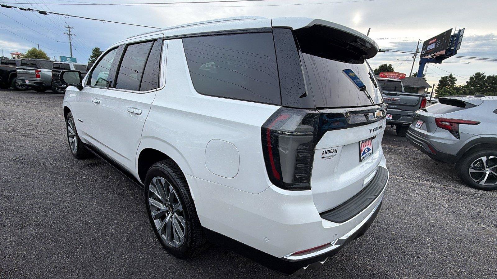 Used 2025 Chevrolet Tahoe High Country AWD/4WD image 11