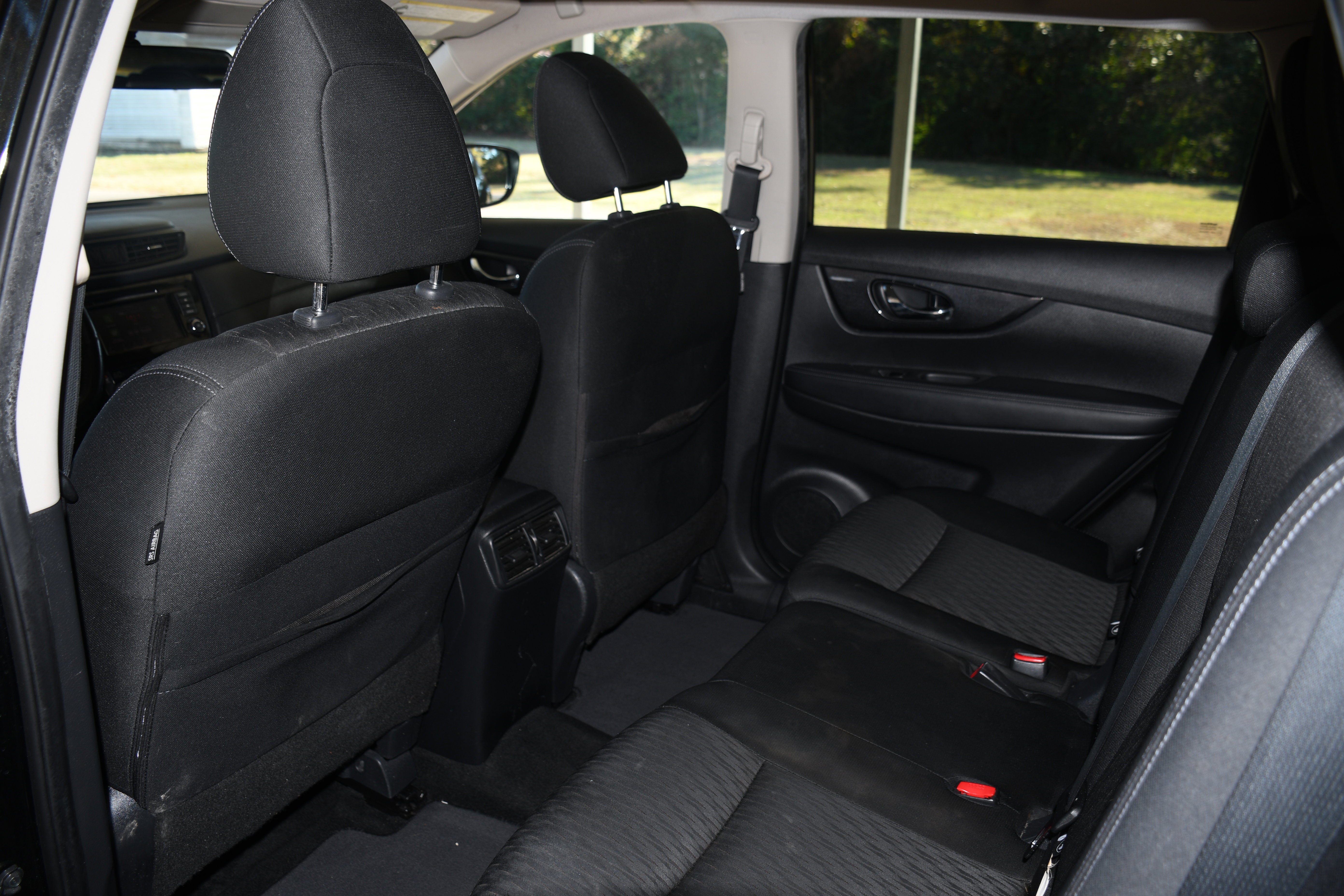 Used 2018 Nissan Rogue SV w/ Premium Package image 16