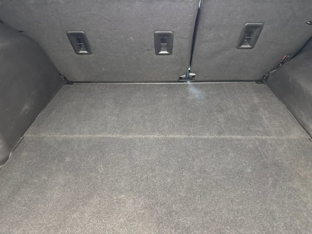 Used 2024 GMC Terrain SLT image 14