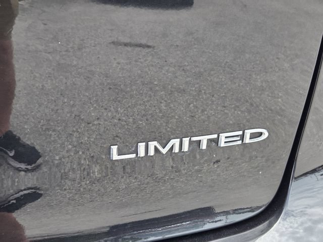 Used 2023 Chrysler Pacifica Limited FWD image 14