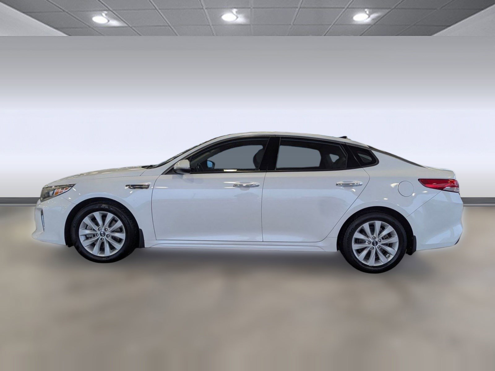 Used 2018 Kia Optima EX w/ Technology Package image 2