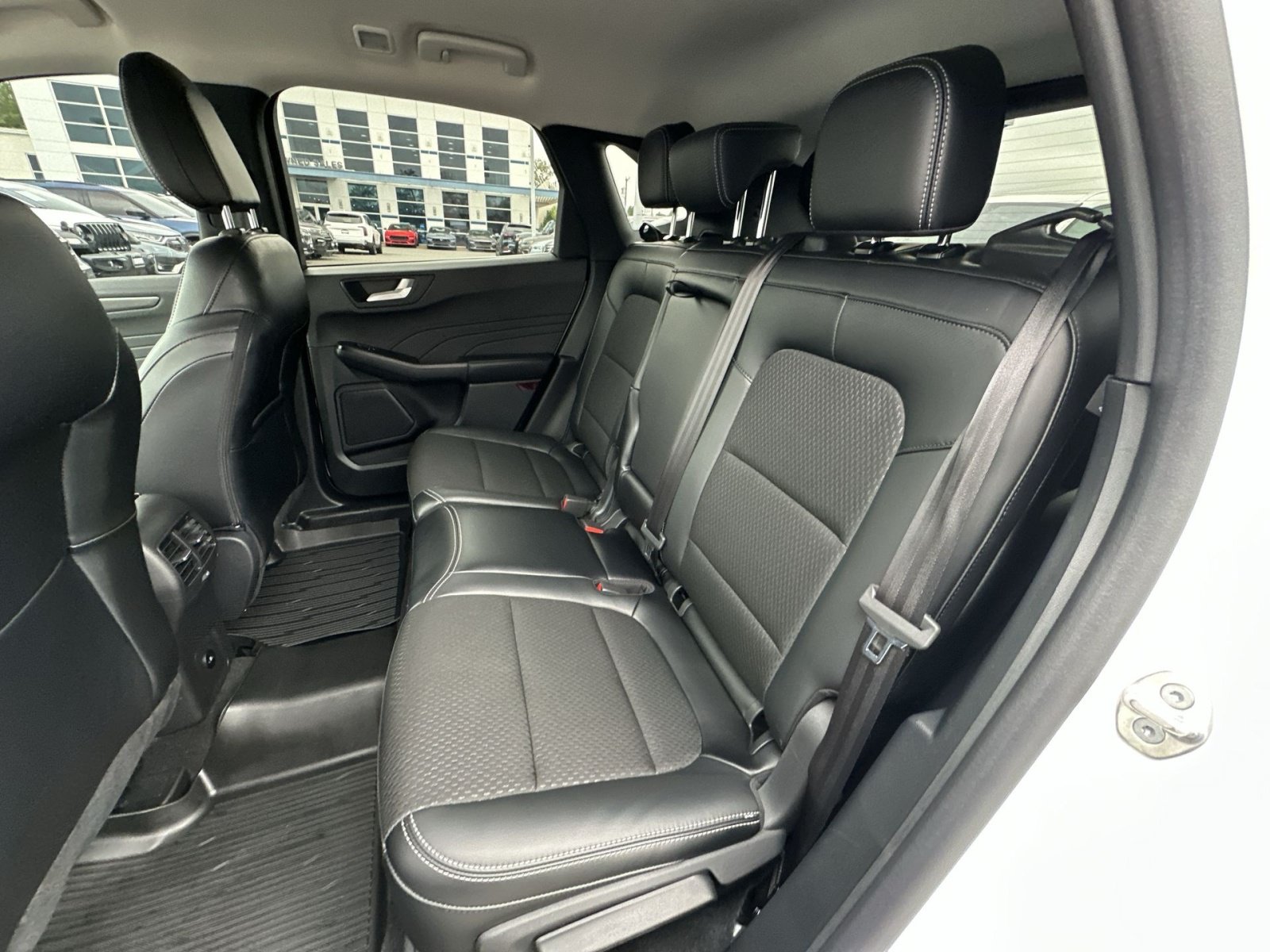 Used 2025 Ford Escape SE FWD image 32