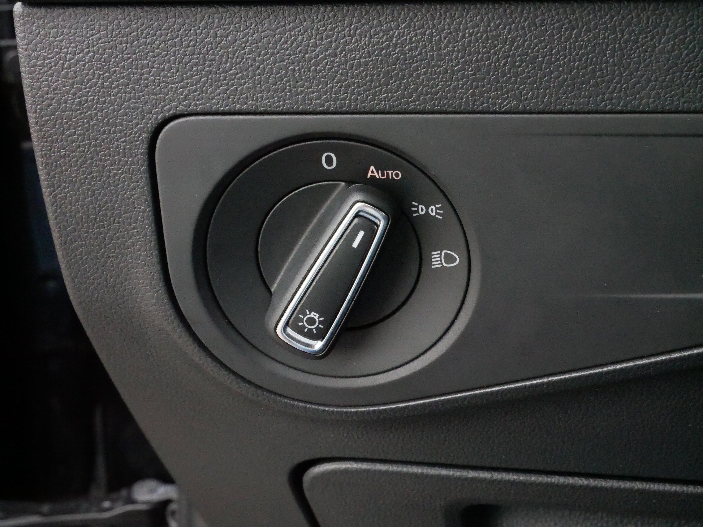 Certified 2024 Volkswagen Tiguan SE R-Line image 26