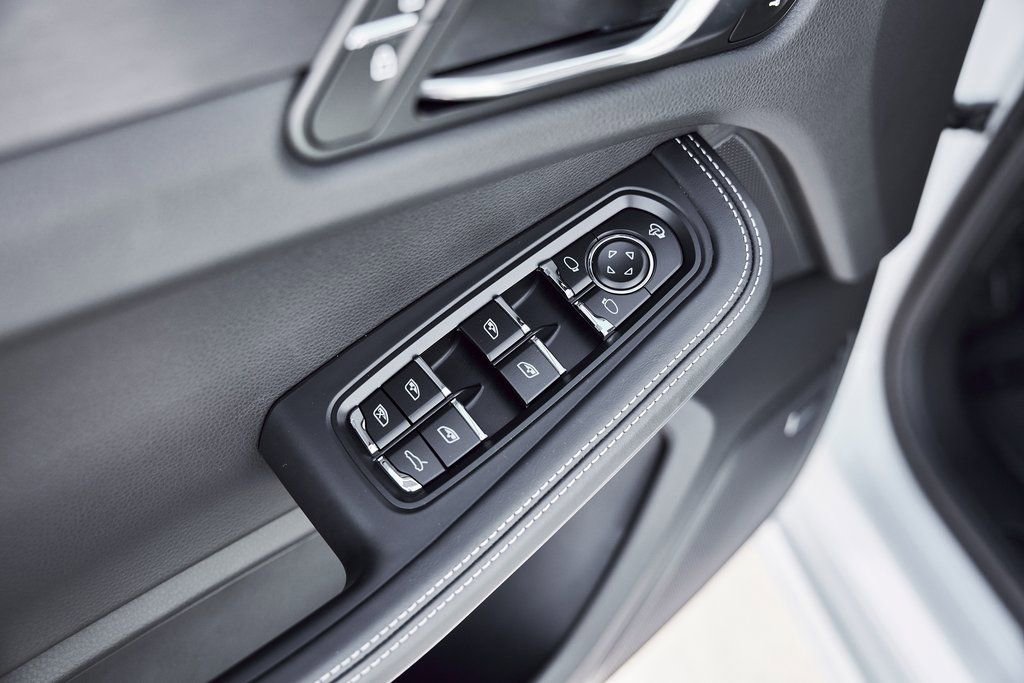 Used 2025 Porsche Macan GTS image 35