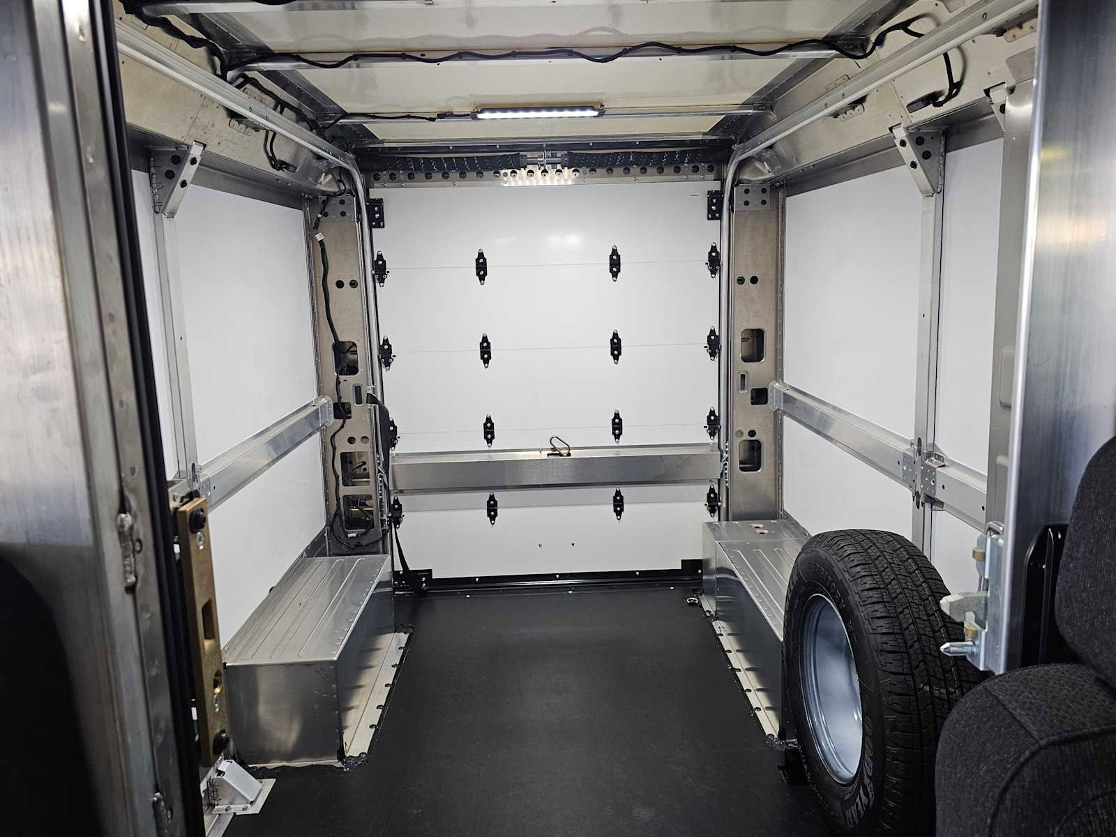 Used 2025 Chevrolet Brightdrop 400 image 12