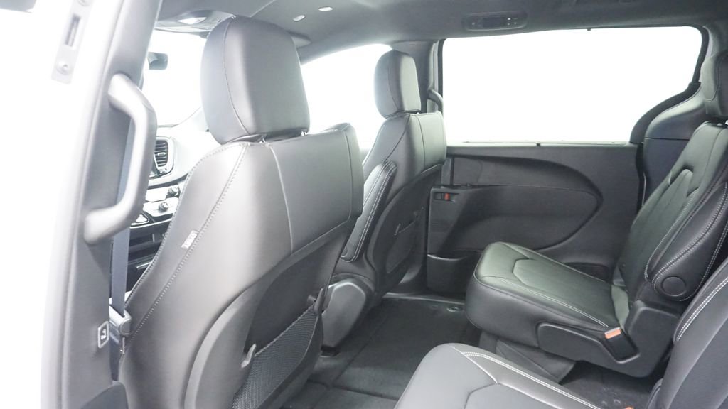 New 2026 Chrysler Voyager LX FWD image 23