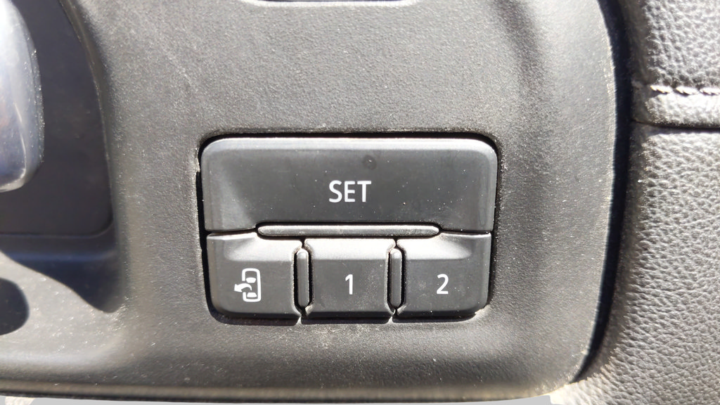 Used 2021 Chevrolet Silverado 1500 LTZ AWD/4WD image 17