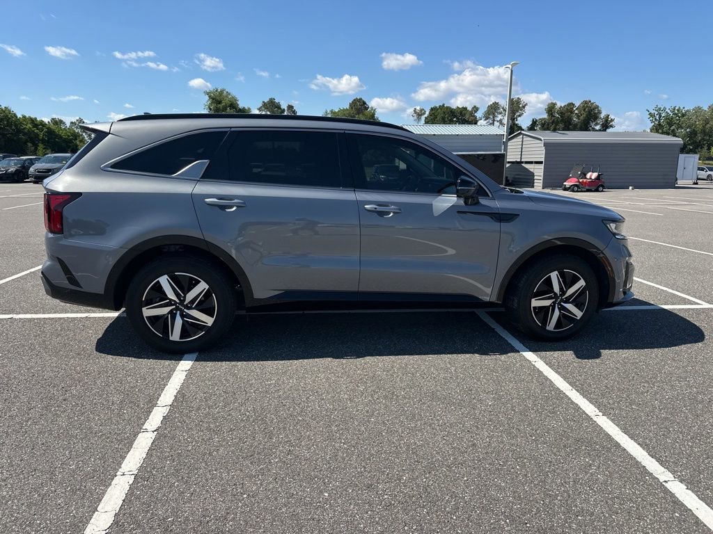 Used 2022 Kia Sorento S w/ Panoramic Sunroof Package FWD image 4