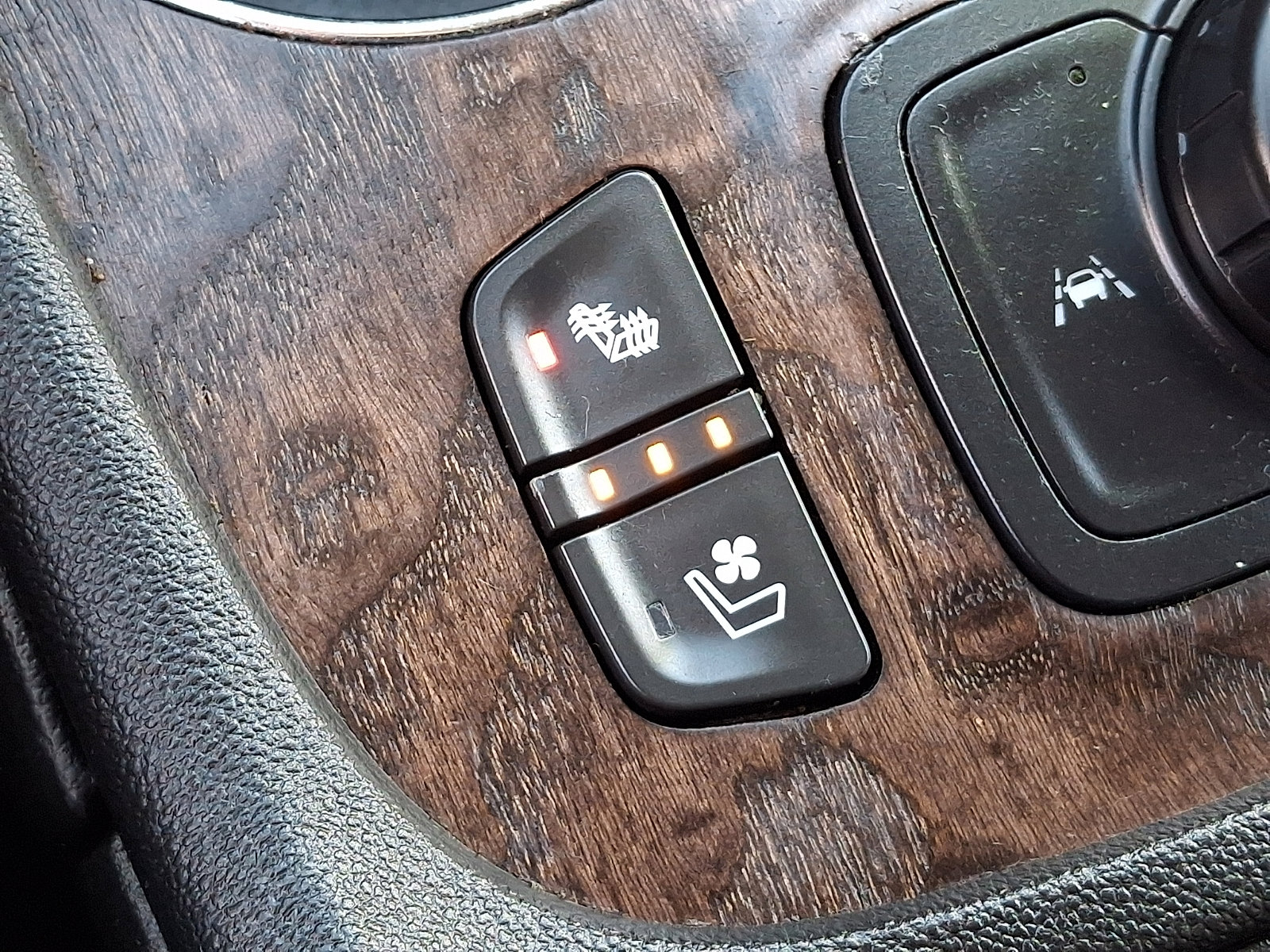 Used 2021 GMC Acadia Denali w/ Denali Technology Package image 24