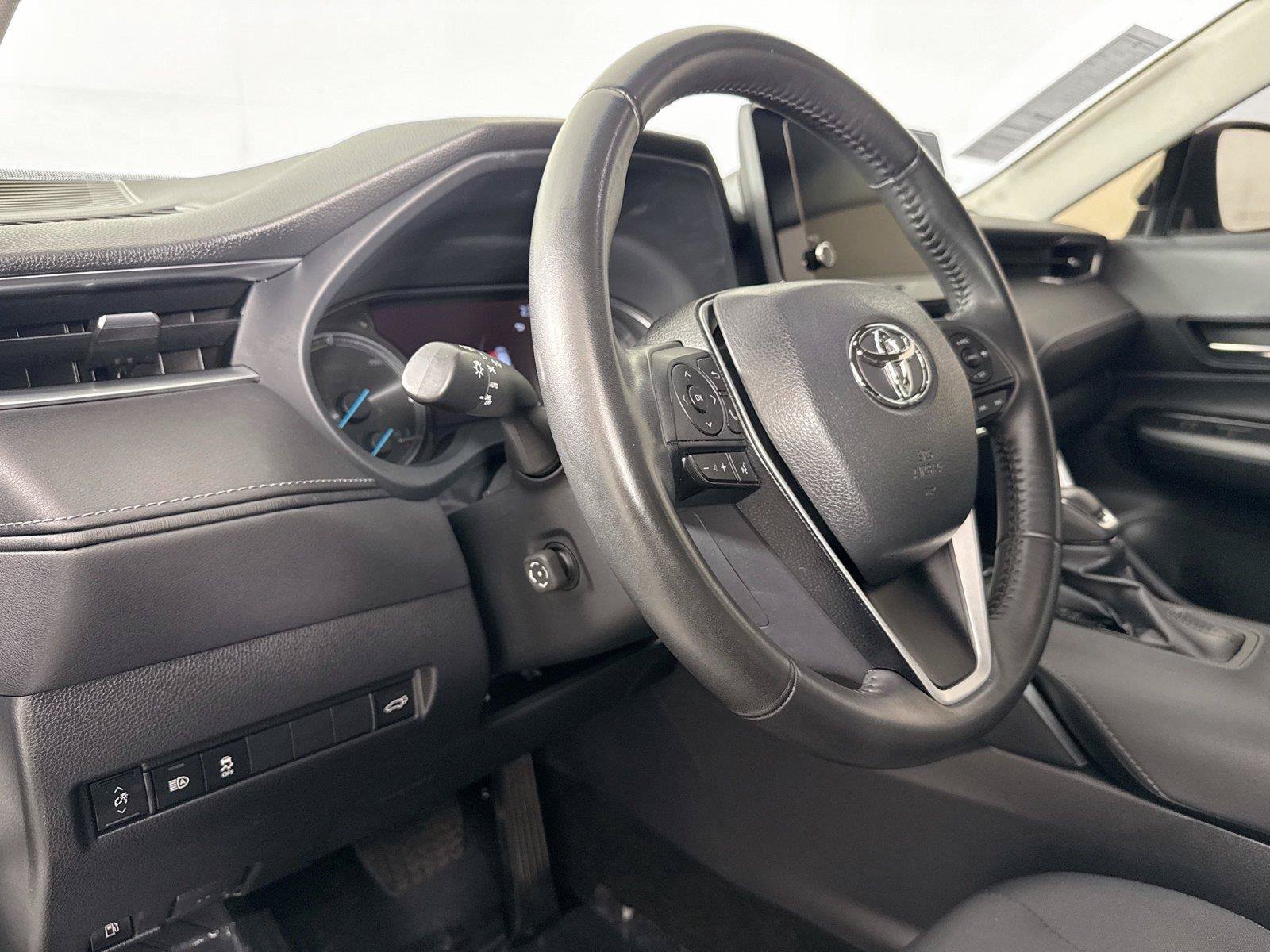 Certified 2023 Toyota Venza LE AWD/4WD image 4