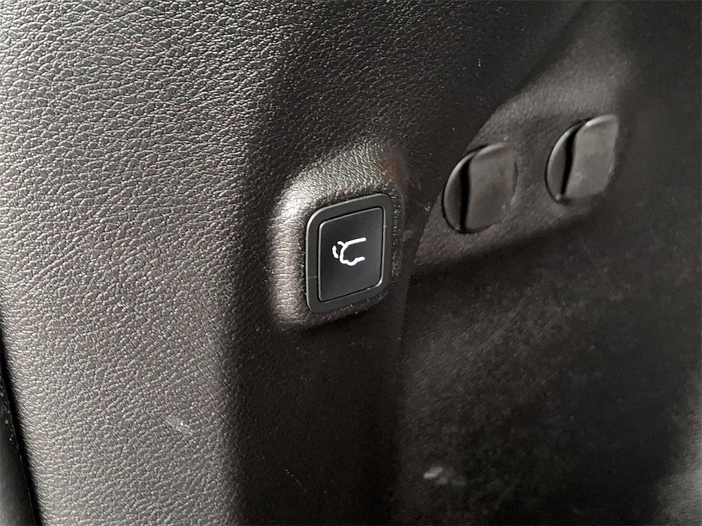 Used 2020 Jeep Cherokee Trailhawk w/ Comfort/Convenience Group image 29