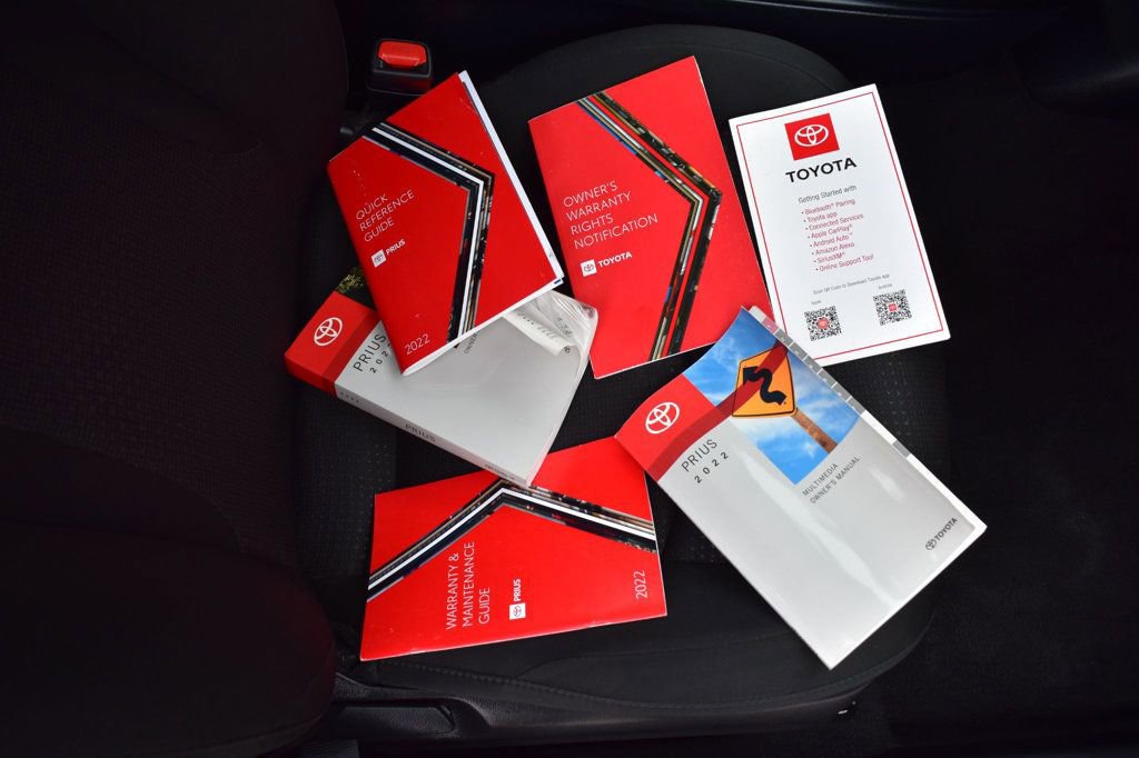 Used 2022 Toyota Prius LE image 13