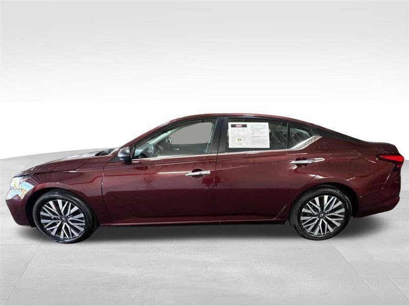 Used 2024 Nissan Altima 2.5 SV FWD image 8