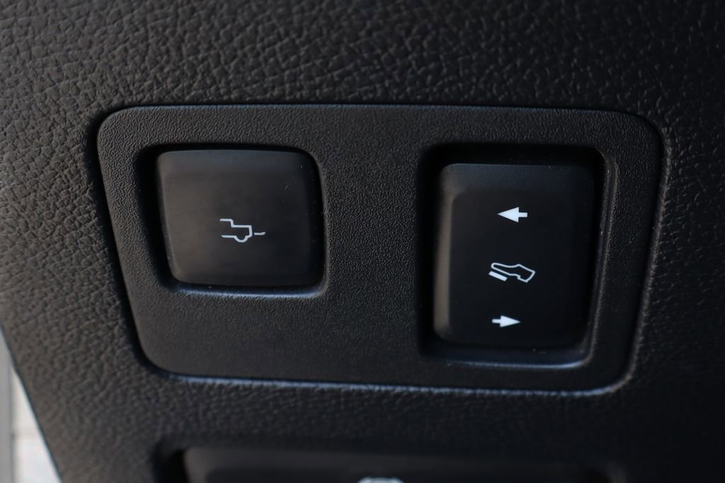 Used 2021 Ford F350 Lariat image 23