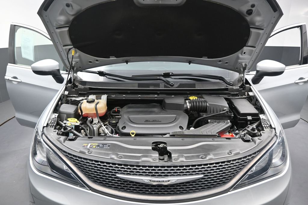 Used 2022 Chrysler Voyager LX FWD image 39