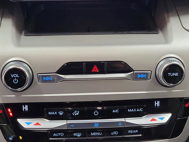 Used 2021 Ford Explorer XLT w/ Equipment Group 202A AWD/4WD image 29