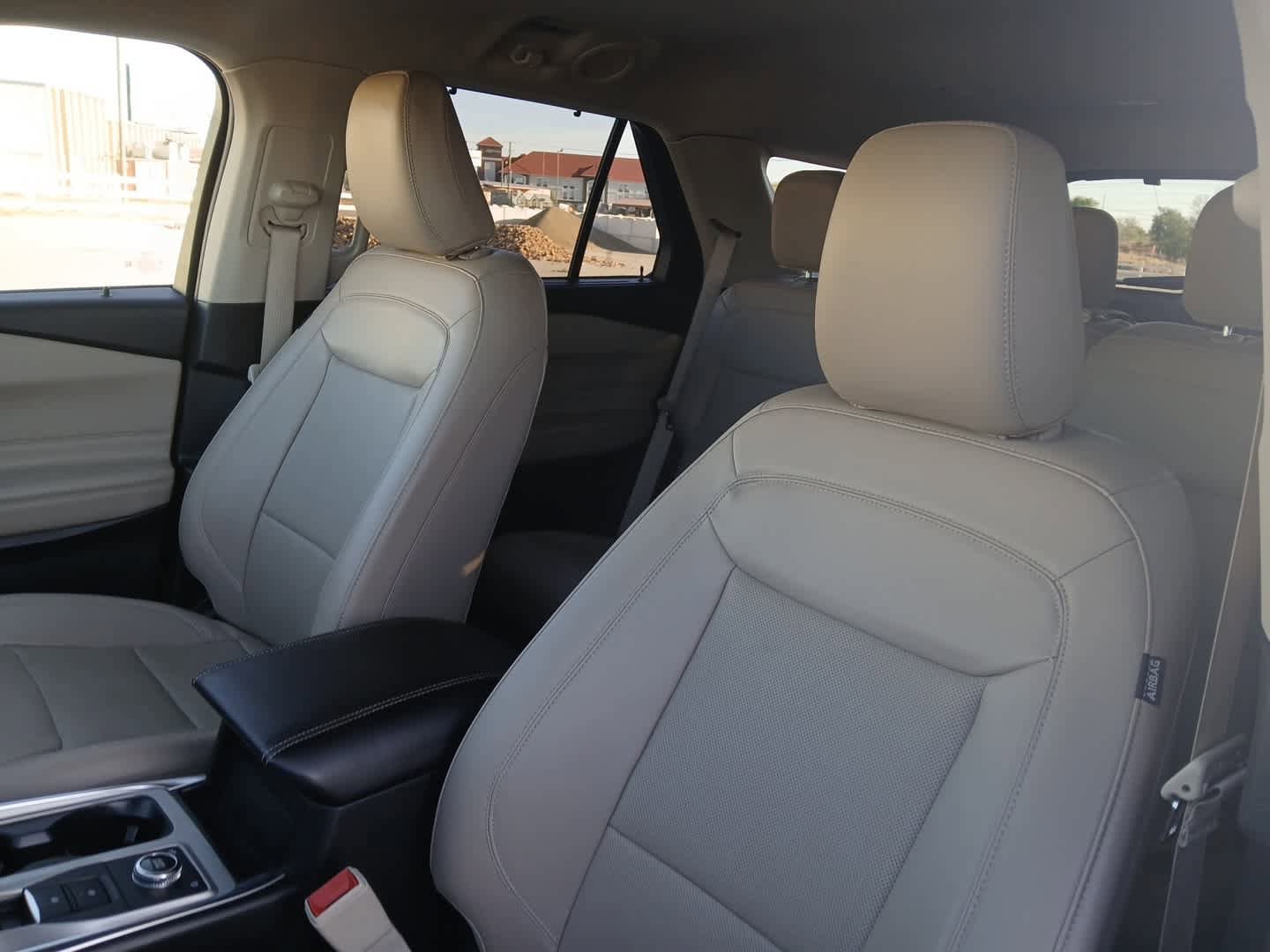 Used 2023 Ford Explorer Limited AWD/4WD image 18