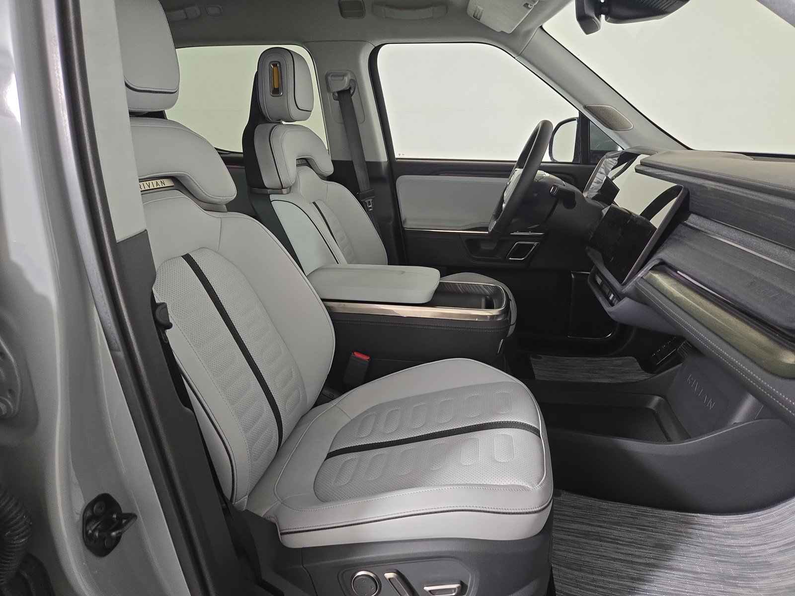 Used 2023 Rivian R1T Adventure AWD/4WD image 22