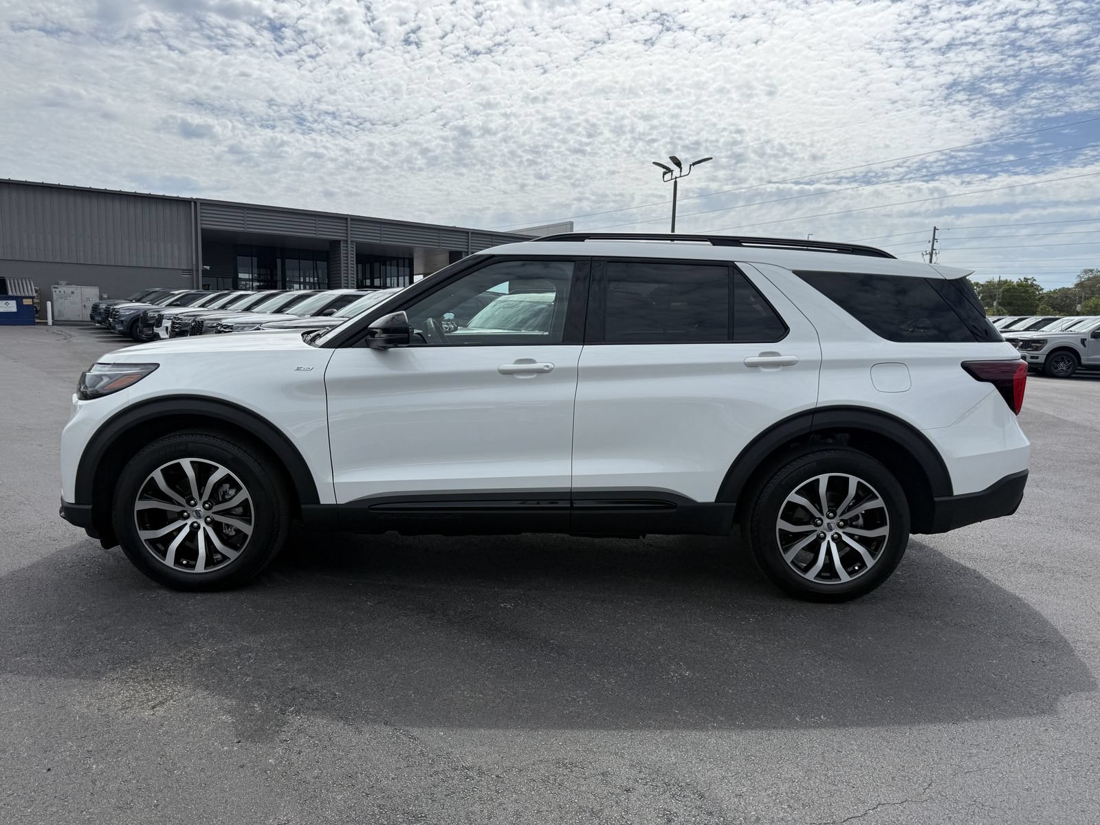 Certified 2025 Ford Explorer ST-Line AWD/4WD image 8