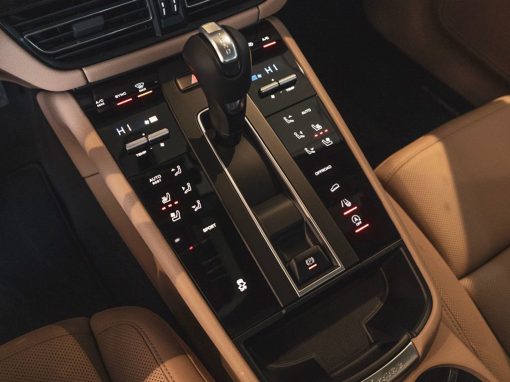 New 2025 Porsche Macan image 24