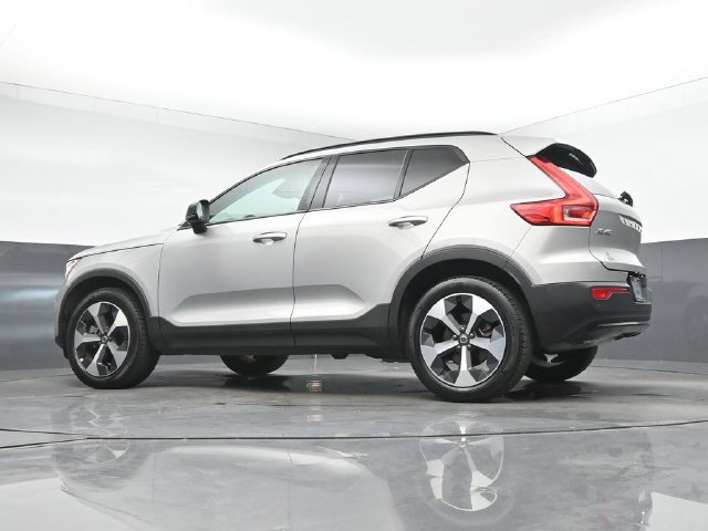 Used 2024 Volvo XC40 B5 Plus AWD/4WD image 38