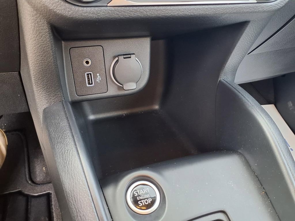 Certified 2025 Nissan Kicks Play S image 8