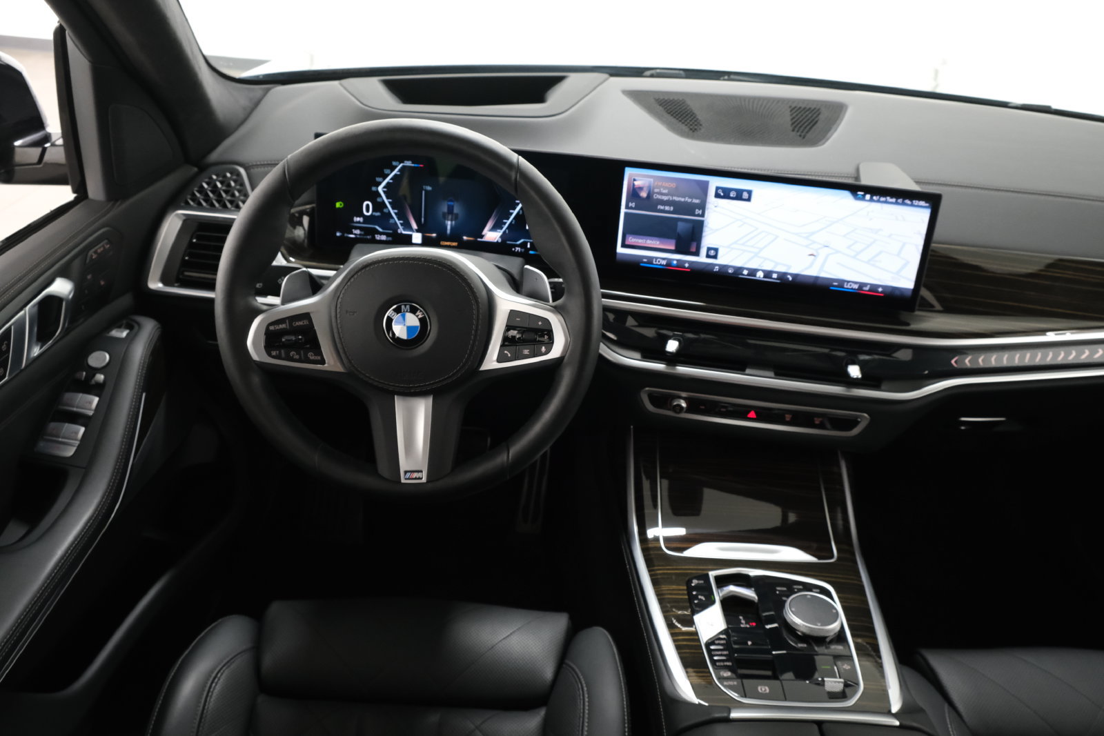 Used 2025 BMW X7 xDrive40i w/ M Sport Package AWD/4WD image 11