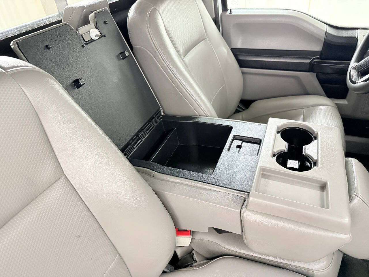 Used 2018 Ford F550 4x4 Regular Cab Super Duty image 40