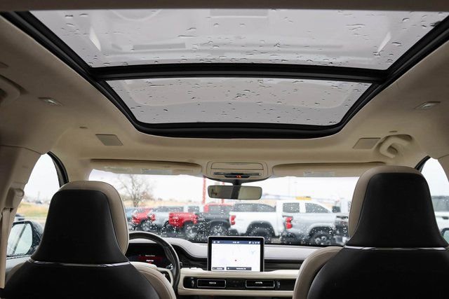 Used 2023 Lincoln Aviator Black Label w/ Class IV Trailer Tow Package image 10