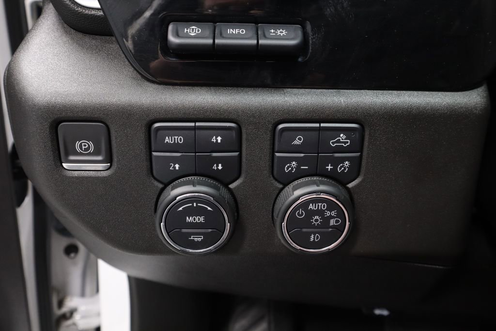 Used 2022 Chevrolet Silverado 1500 High Country w/ High Country Premium Package AWD/4WD image 27