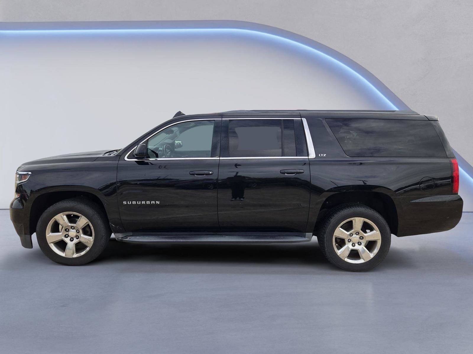 Used 2016 Chevrolet Suburban LS w/ Enhanced Driver Alert Package RWD image 5