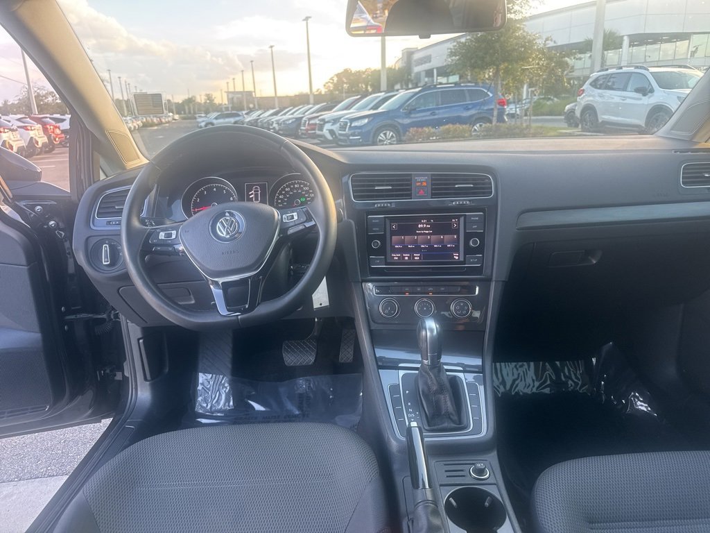 Used 2018 Volkswagen Golf S image 33