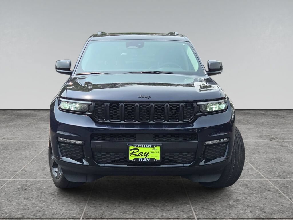 Used 2024 Jeep Grand Cherokee L Limited w/ Black Appearance Package AWD/4WD image 2
