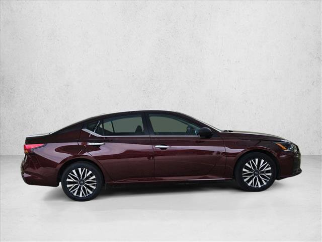 Used 2025 Nissan Altima 2.5 SV image 4