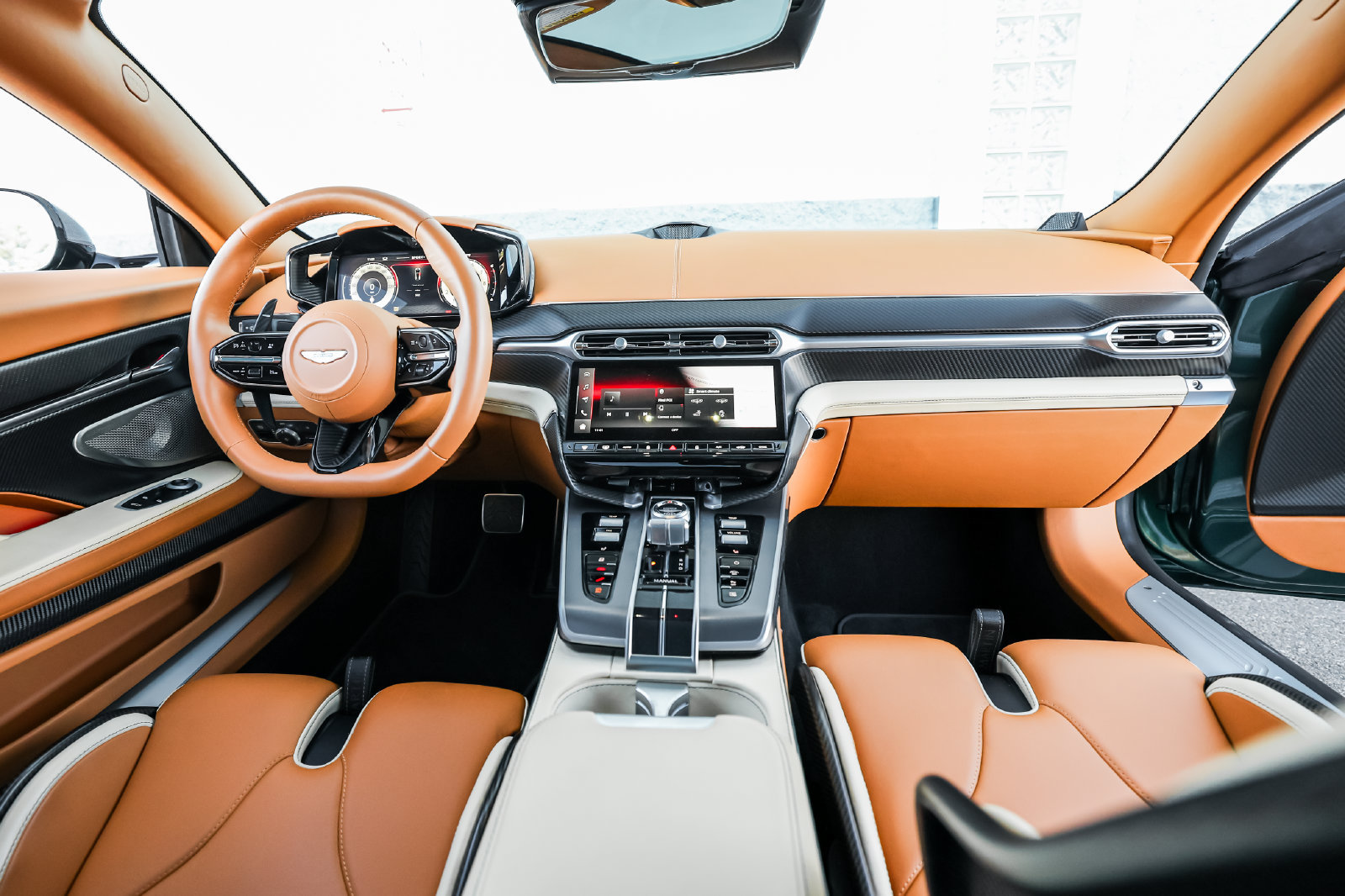Used 2025 Aston Martin Vanquish RWD image 4