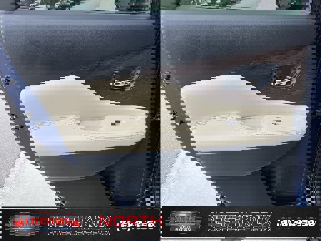 Used 2023 Nissan Murano Platinum w/ Cargo Package image 16