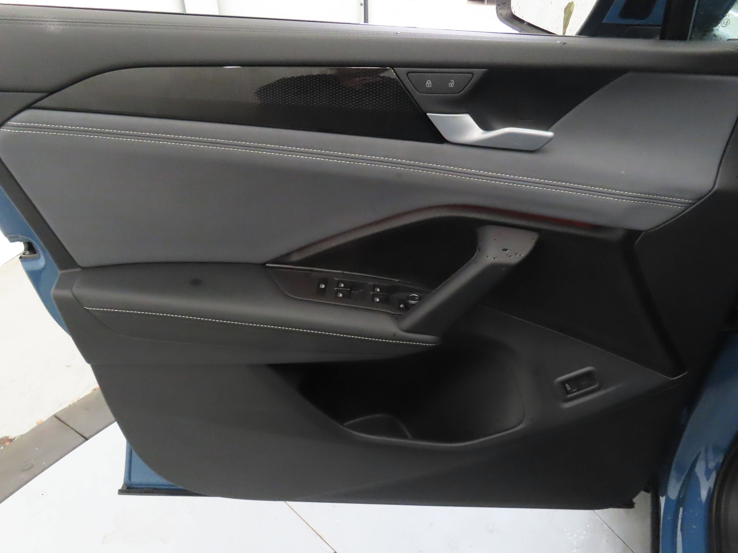 New 2025 Volkswagen Tiguan SE FWD image 7
