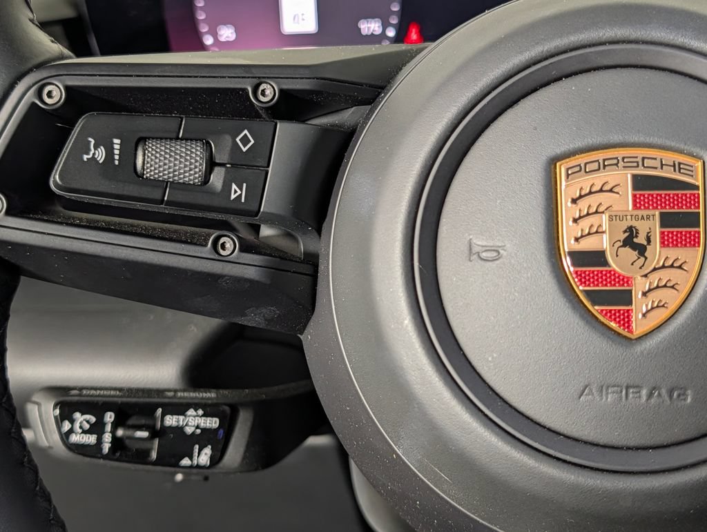 Certified 2025 Porsche Macan 4S Electric AWD/4WD image 36